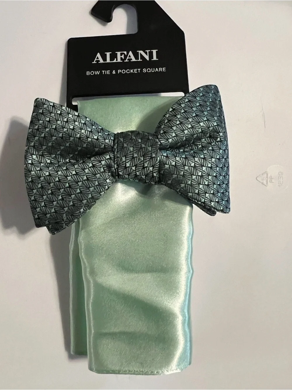 Alfani Men's 2 Pc Bow Tie & Pocket Square Set Mint Green, New MSRP $55